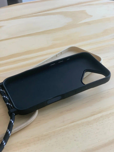 Carcasa Funda Para iPhone 16 Con Correa Beige