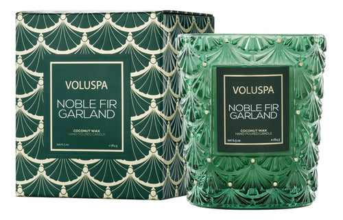Vela Festiva Noble Fir Garland 185g De Voluspa Guirnalda De Abeto Noble Nombre Del Diseño Pomandro Dorado Y Hinoki