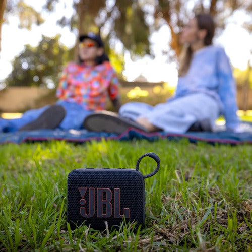 Jbl Go 4 - Parlante Bluetooth Mini Portátil Y Robusto, Negro Negro